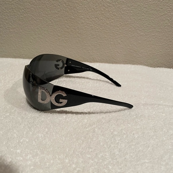 Women’s Dolce and Gabbana New Sunglasses - Picture 4 of 9